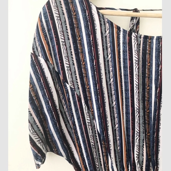 BCBGeneration Flutter Sleeves Tie Romper - Picture 4 of 7